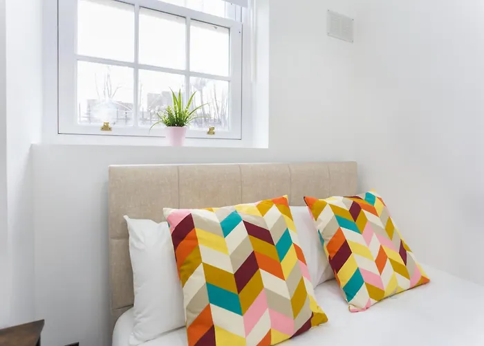 City Centre One Bedroom Apartment Next To Station, Newly Renovated